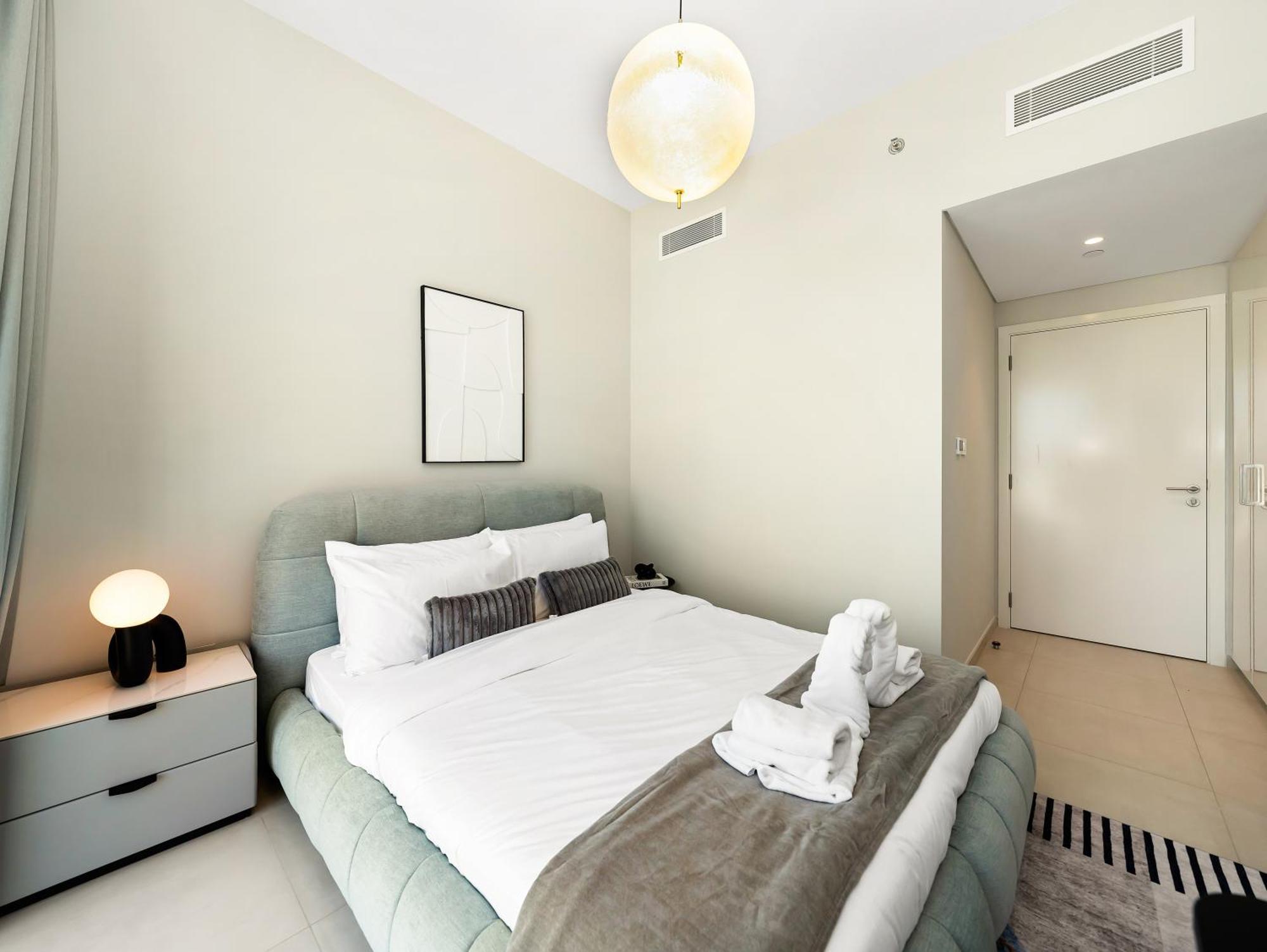 New Luxurious 2br Between Difc & Downtown Difc View Apartment
