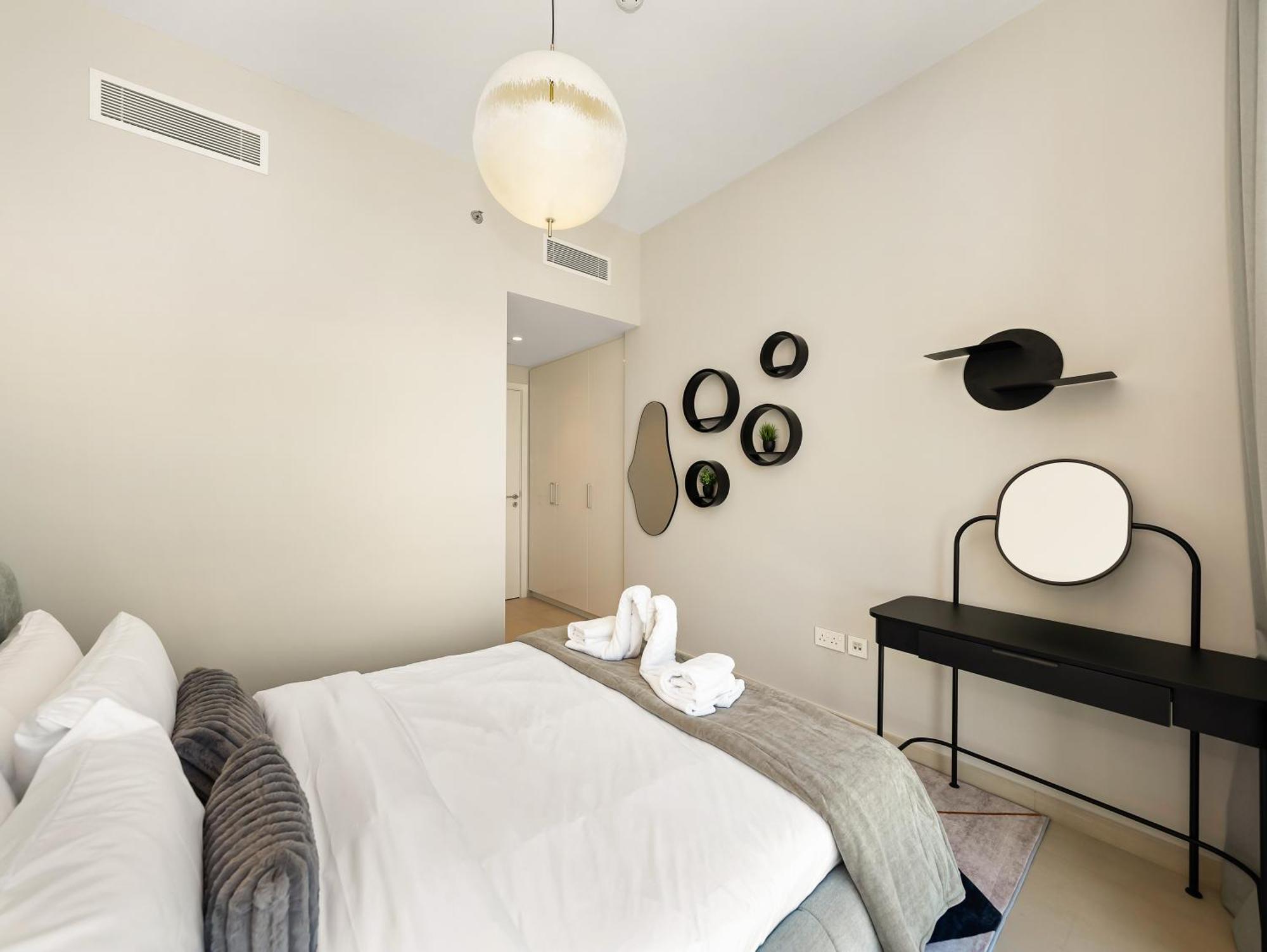 New Luxurious 2br Between Difc & Downtown Difc View Apartment *