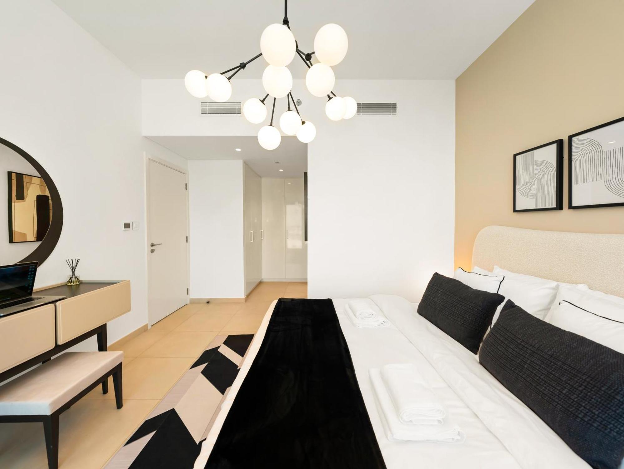 New Luxurious 2br Between Difc & Downtown Difc View Apartment